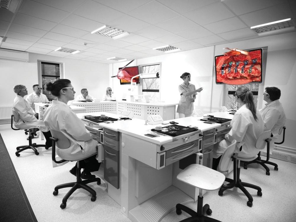 VOMS-101D 3D Operating Microscope (Dental) by MEDILIFE — image 3